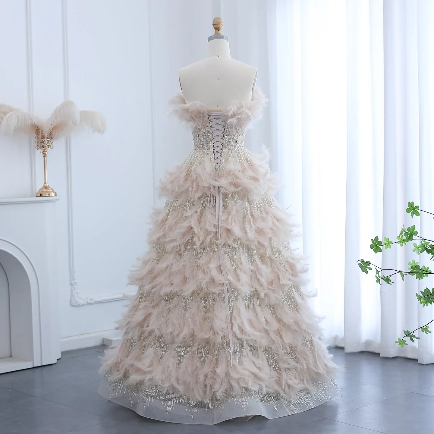 Luxury Feathers Strapless Ball Gown Evening Dress SS532