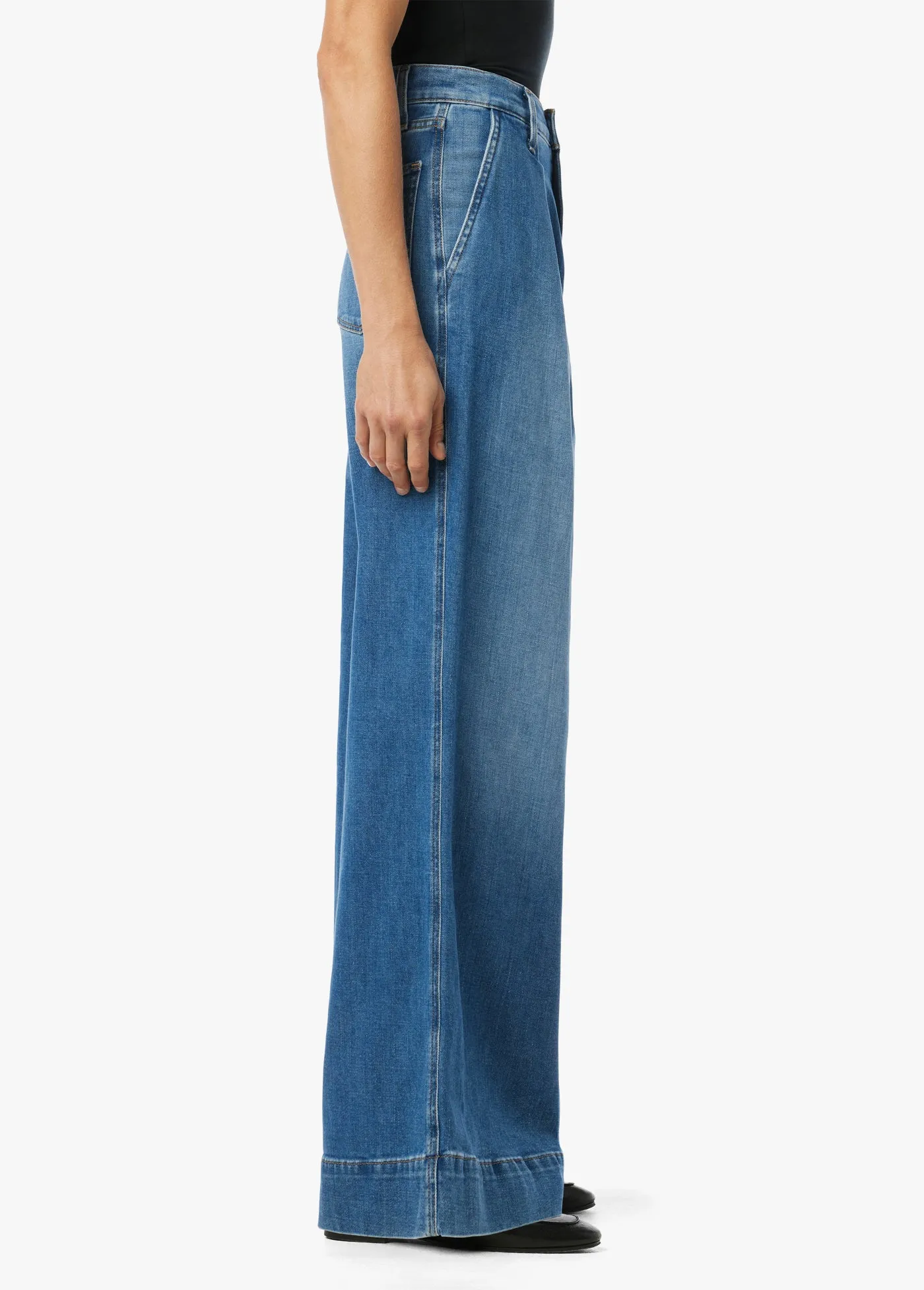 THE PLEATED TROUSER